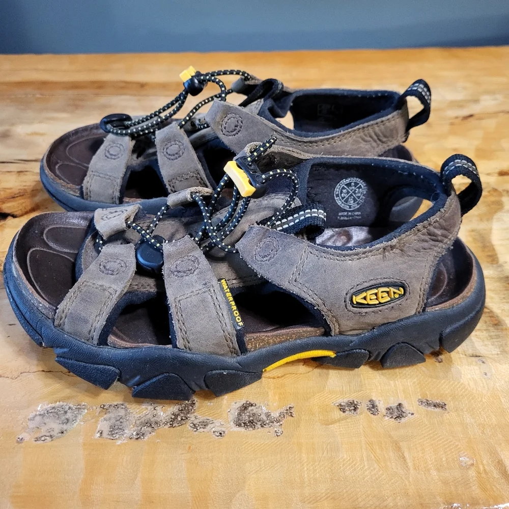 Keen Sarasota Brown Leather Waterproof Sandals Big Kids Size 5